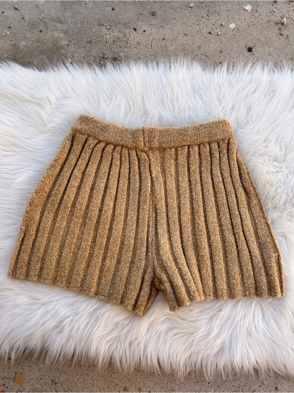 Free the Roses Tan Ribbed Knit High-Waist Shorts Size M NWT - Picture 5 of 5
